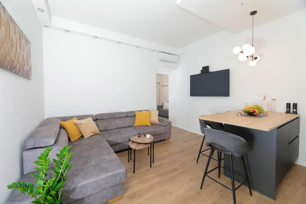 Tata Apartment Split Exteriör bild